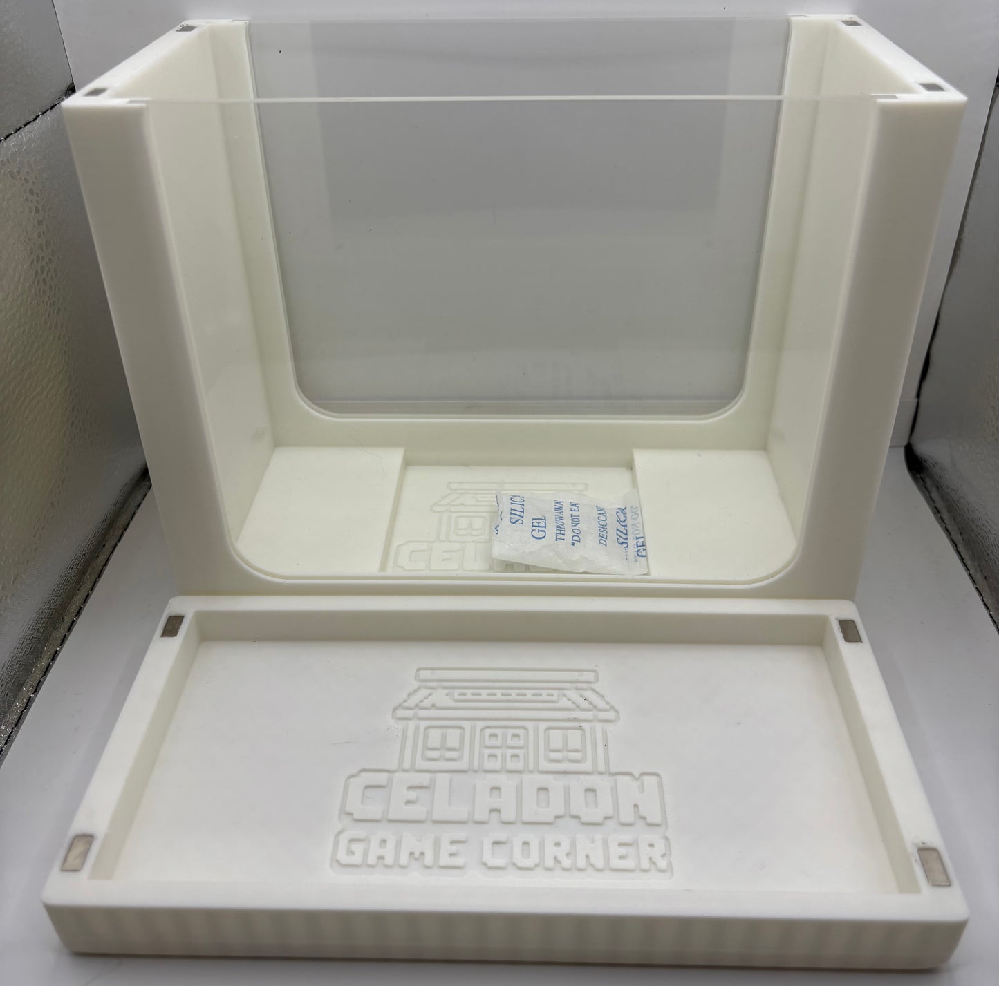White Flare Elite Trainer Box Display Case